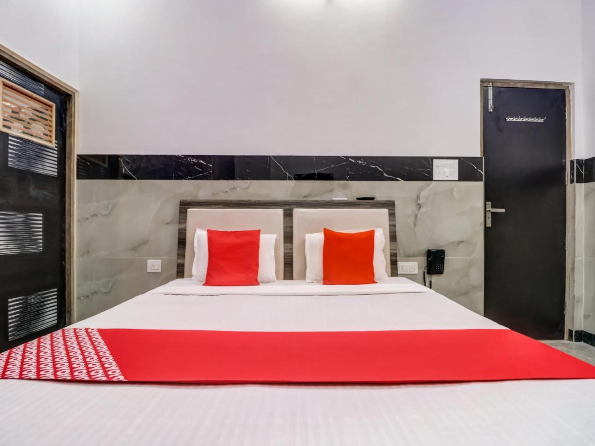 Oyo Flagship 83121 Hotel Rose Vip Sahāranpur Eksteriør bilde