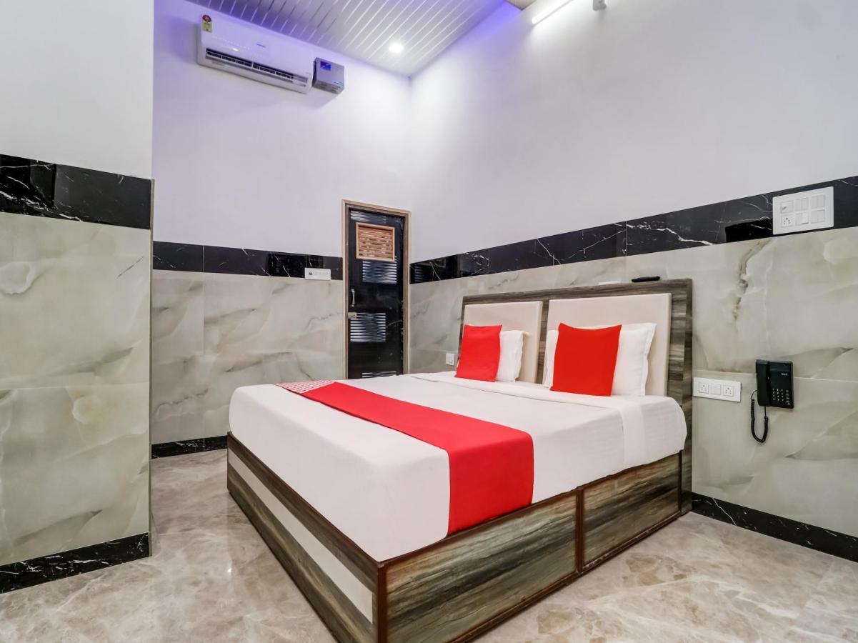 Oyo Flagship 83121 Hotel Rose Vip Sahāranpur Eksteriør bilde